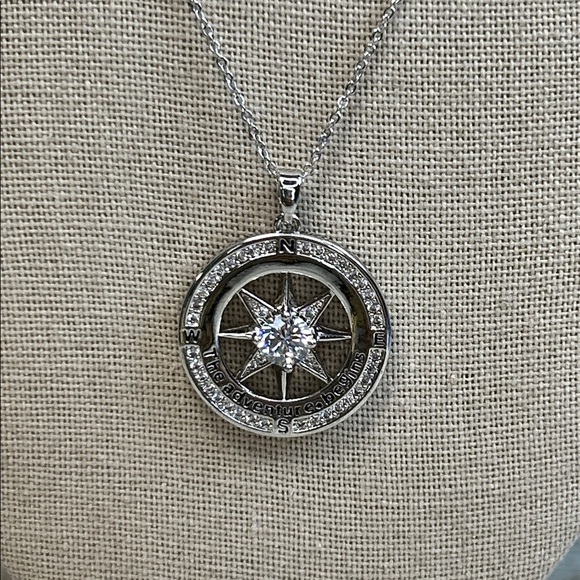 Elegant Silver Compass Pendant Necklace - Picture 3 of 6